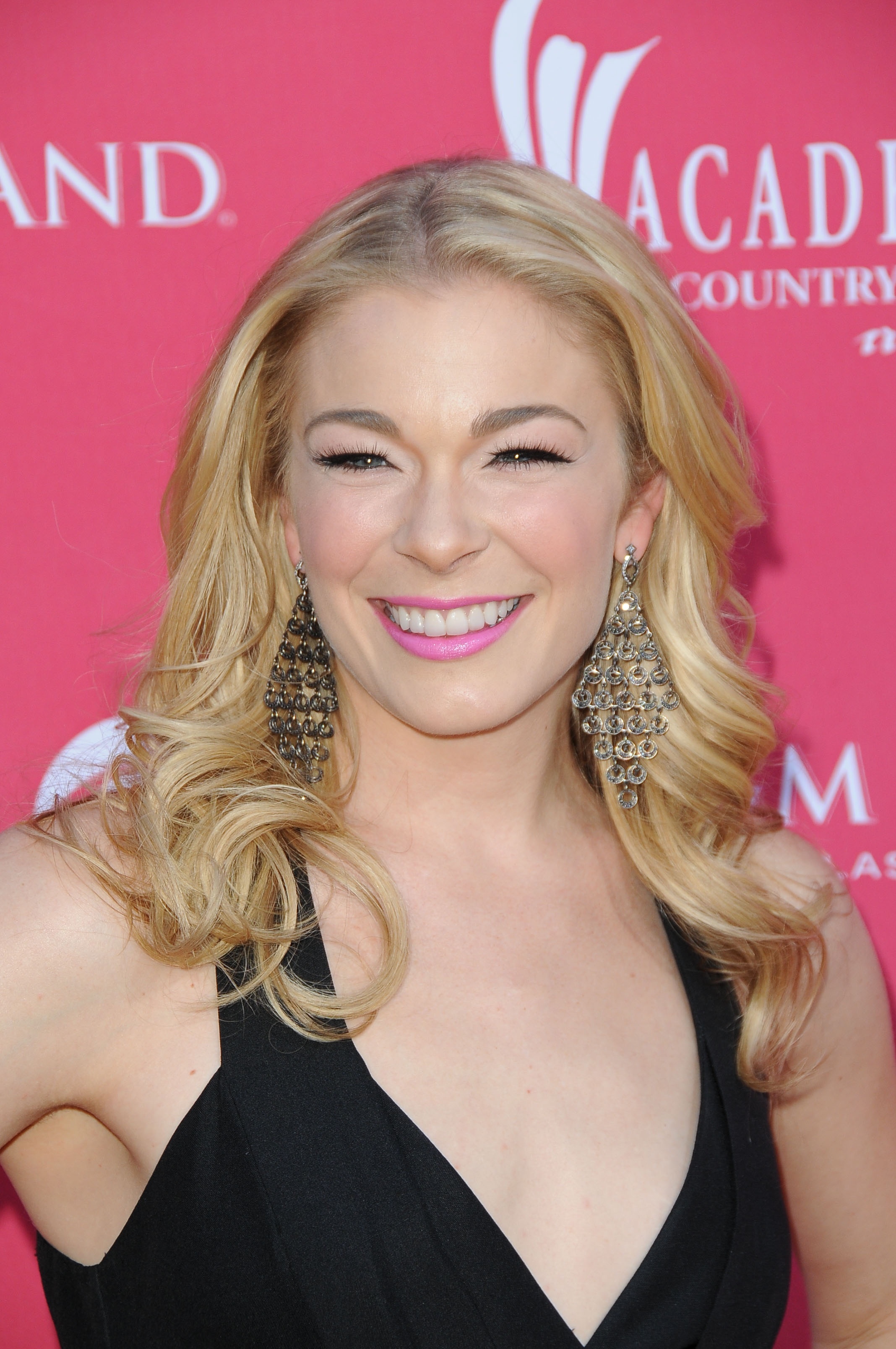<p><a href="https://www.wonderwall.com/celebrity/profiles/overview/leann-rimes-713.article">LeAnn Rimes</a> (pictured in 2009) won us over with her stunning vocals on hits like "How Do I Live" and "Can't Fight the Moonlight." She emerged on the scene as a bright-eyed, baby-faced teen during the '90s, but she now looks noticeably different.</p>