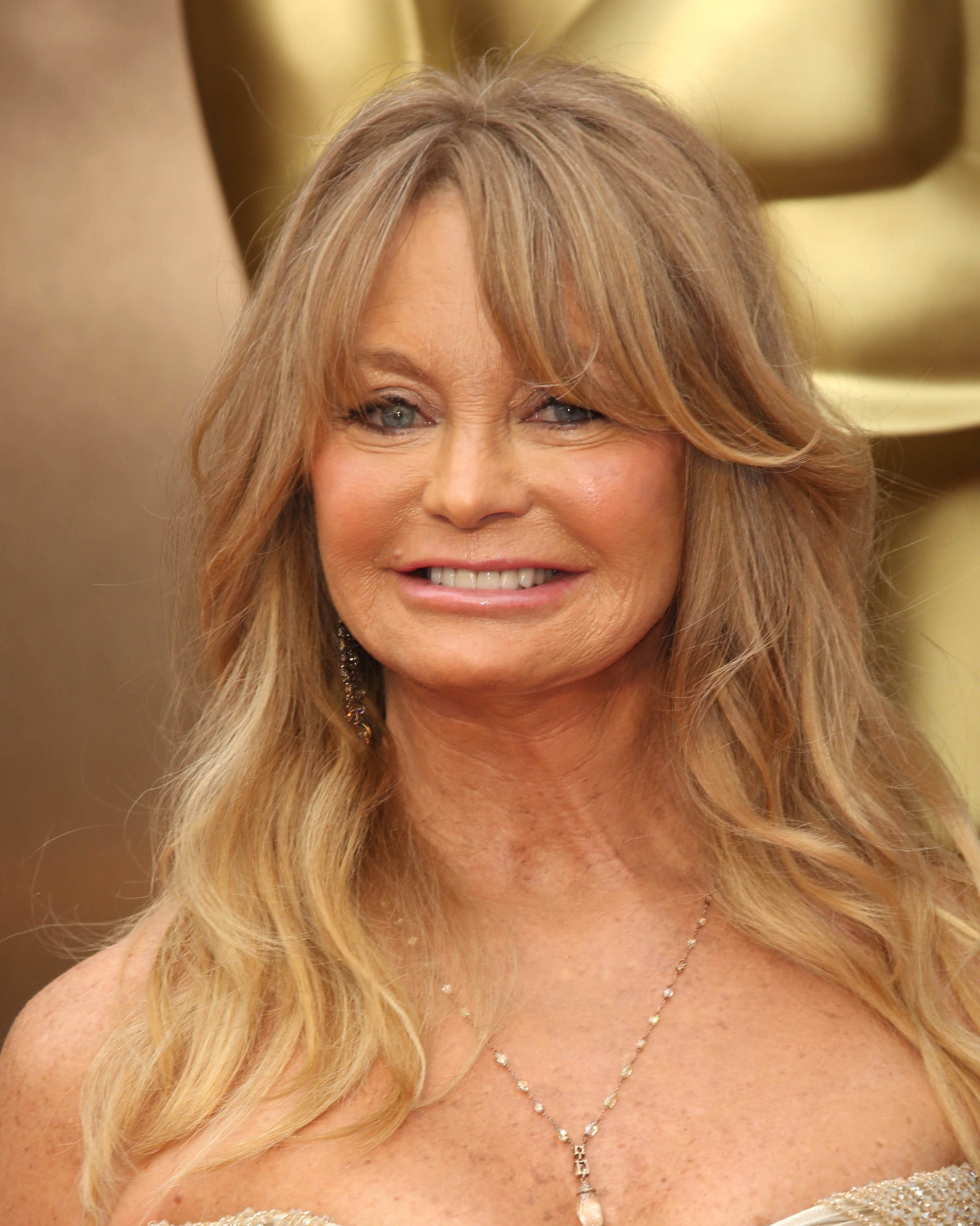 <p>Goldie Hawn's cheekbones appeared especially full when she attended the 2014 Academy Awards. Do you think she went under the knife? The iconic actress has neither confirmed nor denied the plastic surgery rumors.</p>