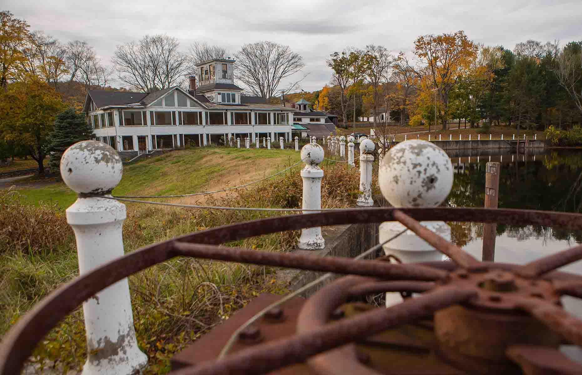 101 US Attractions Eerily Abandoned And Left To Rot