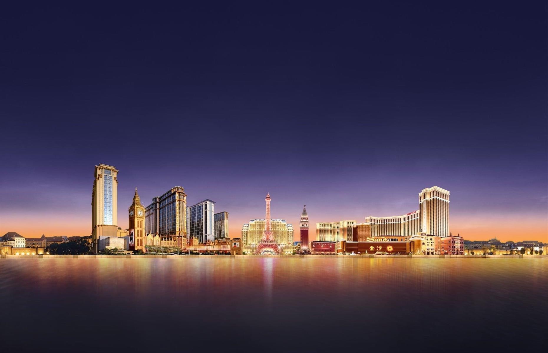 <p>When it comes to extravagance and scale, Macao’s hotels give Las Vegas a run for its money. None are more humongous than super-luxe resort The Londoner. Described as a “bold British-themed reimagining” of what was formerly the Sands Cotai Central, it has a total of 5,564 rooms within its four hotel towers. Impressive replicas of the Houses of Parliament, Big Ben and Crystal Palace, along with 351,000 square feet (351,000sqm) of gaming space are just some of the resort's jaw-dropping features.</p>