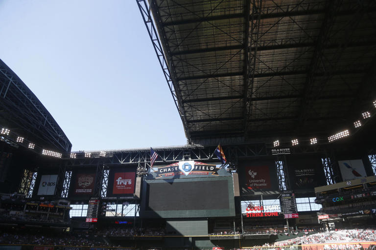 Diamondbacks game at Chase Field canceled in franchise's first rainout