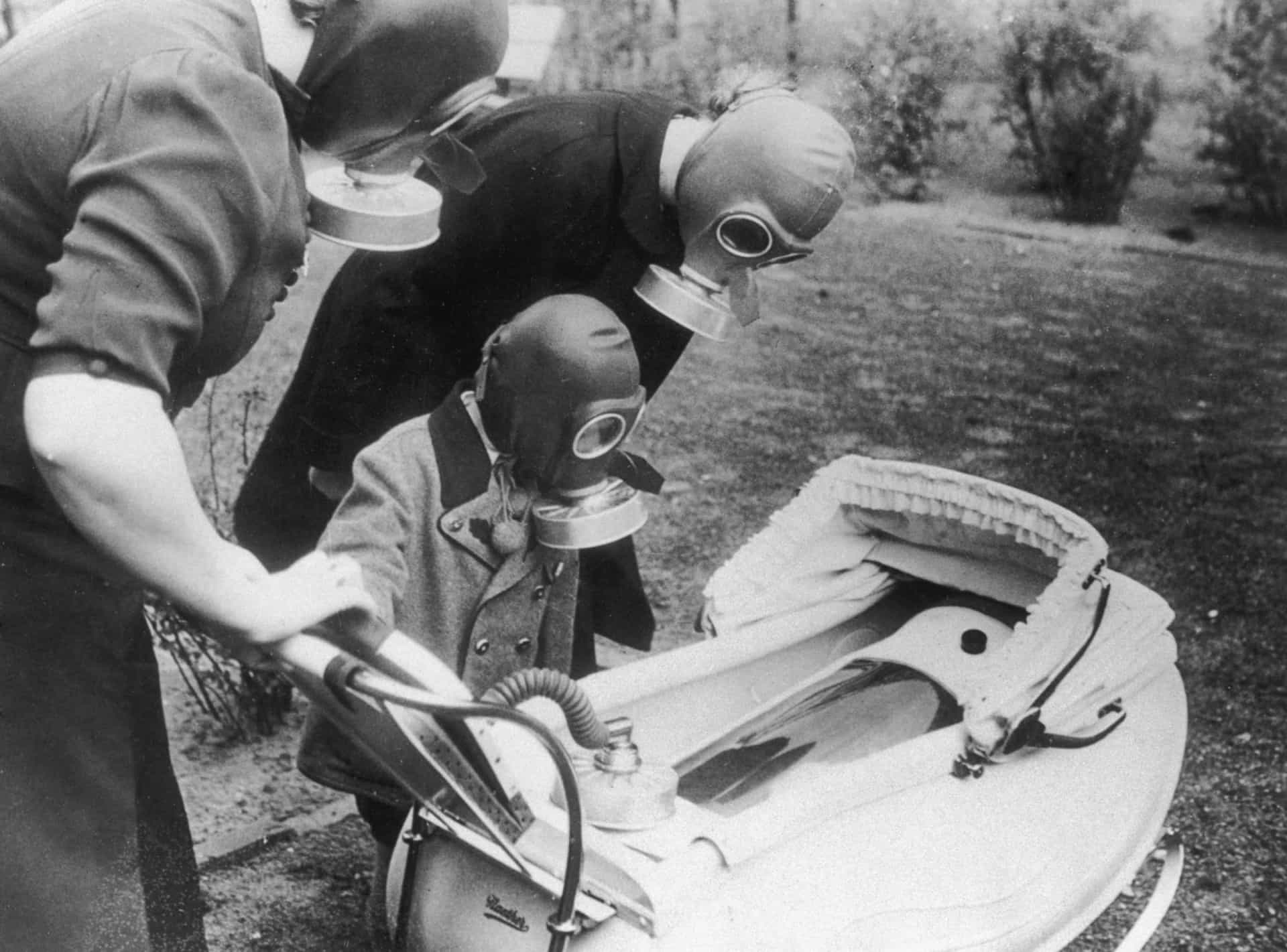 The gas-resistant stroller