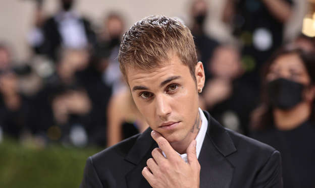 Diapositiva 1 de 47: ¿Alguna vez te has preguntado sobre el ascenso de Justin a la fama? ¿Cómo se dio a conocer este joven intérprete canadiense en todo el mundo? ¡Haz clic para leer sobre las raíces de Justin Bieber y cómo se convirtió en una estrella del pop internacional!