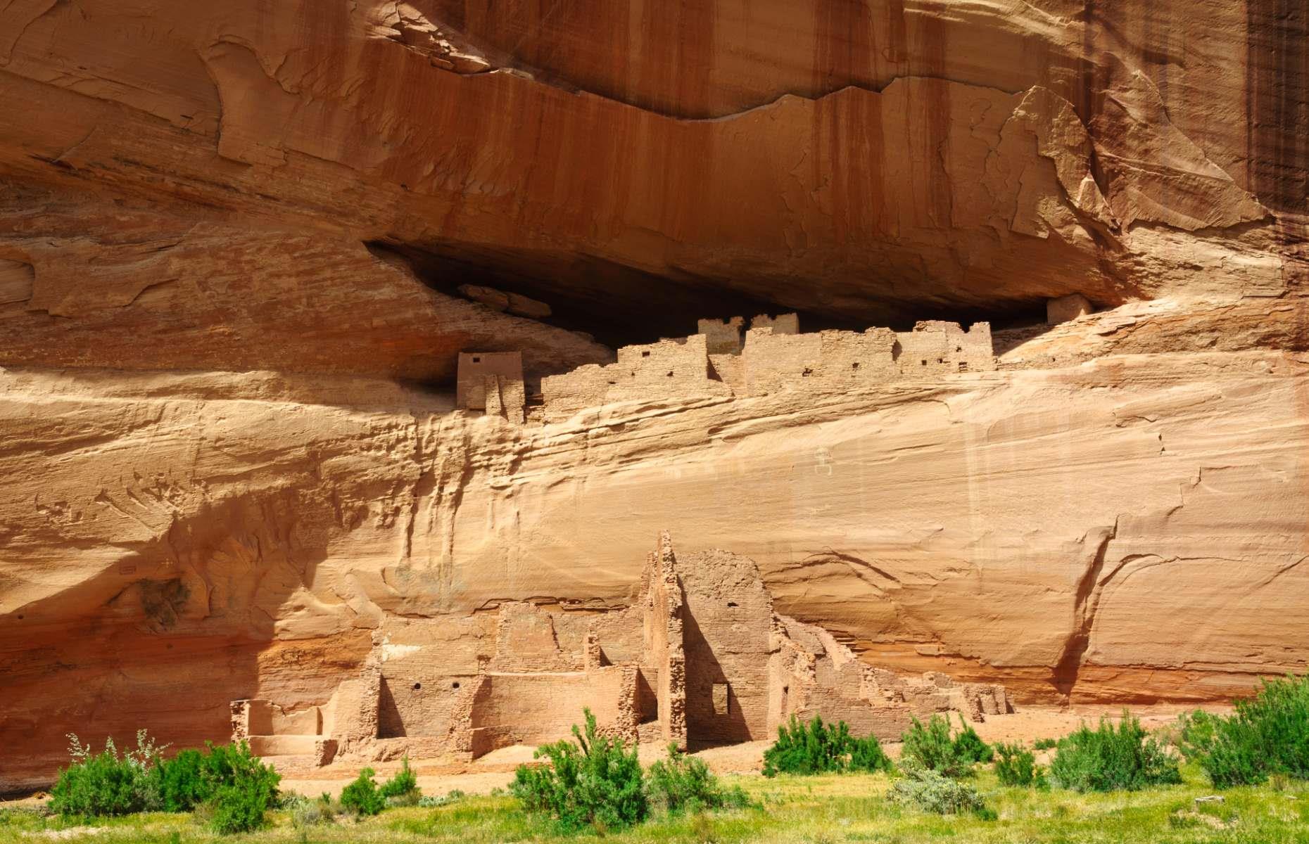 Offering a reminder of Arizona’s ancient past, these fascinating cliff-carved buildings are well worth a visit. Located in the Navajo Nation in northeastern Arizona, the Canyon de Chelly was home to ancient Puebloan people for some 5,000 years, who created the cliff dwellings here sometime between AD 350 and AD 1300. If you wish to enter the national park today, it’s free to do so, although access to the canyon is due to the significant number of Navajo families that currently live here.