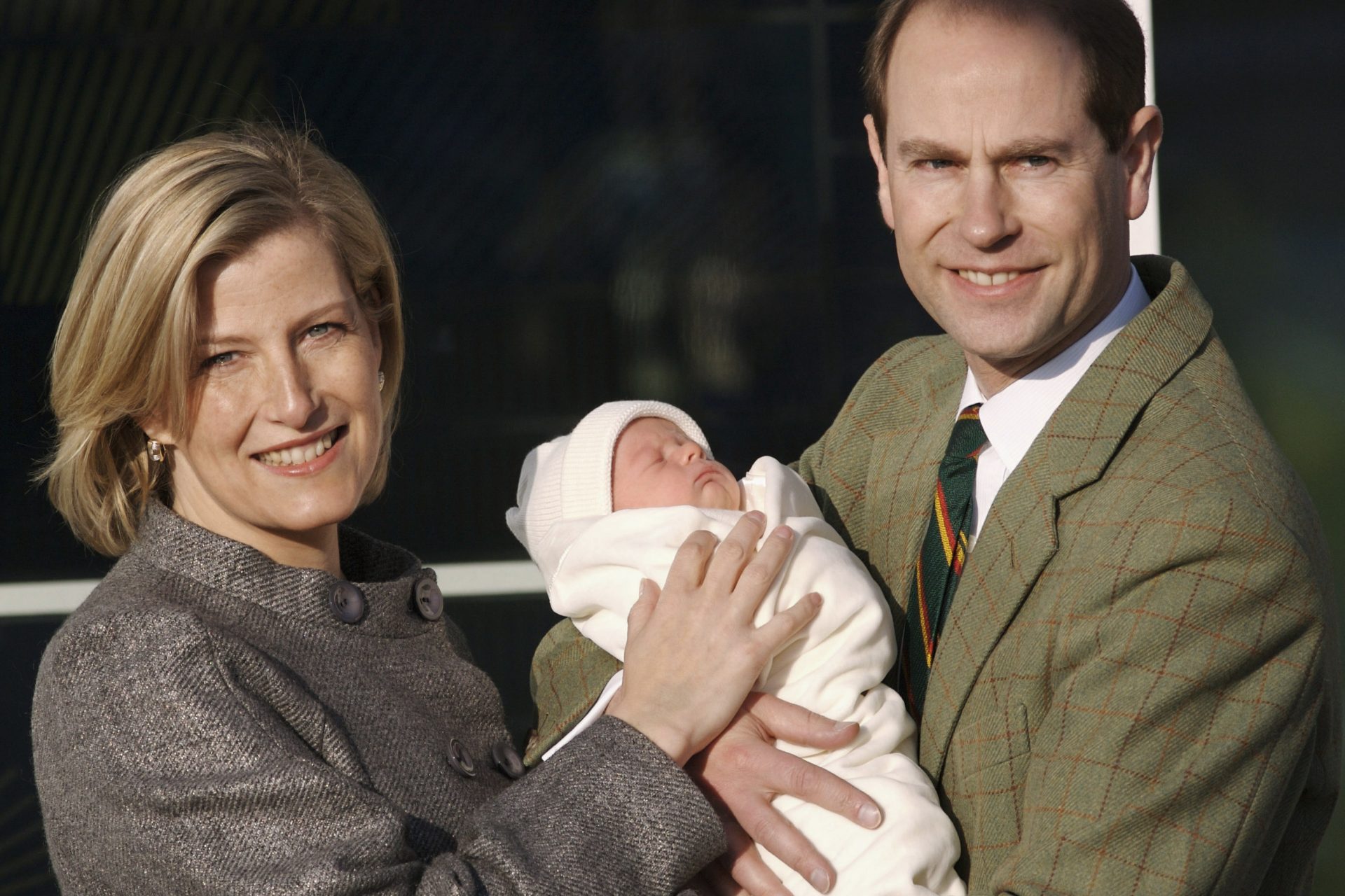 <p>Sophie ha dato alla luce una figlia, Louise, nel 2003 e un figlio, James, nel 2007.</p>