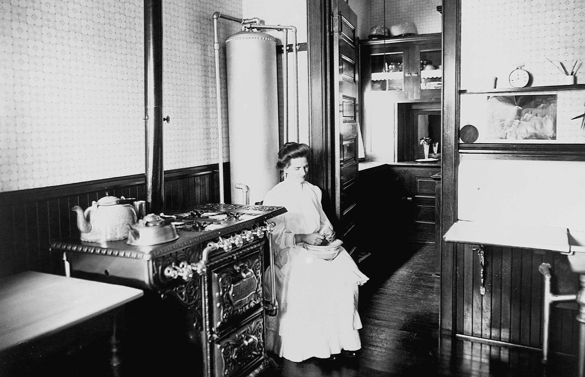 Amazing Photos Of American Kitchens Through The Ages