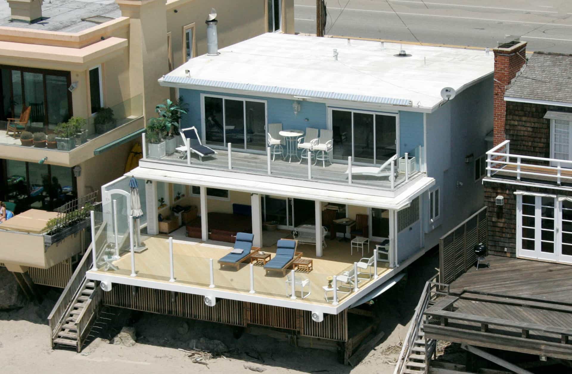 DiCaprio possiede anche una casa sulla spiaggia di Malibu, per completare il suo impero immobiliare.<br>