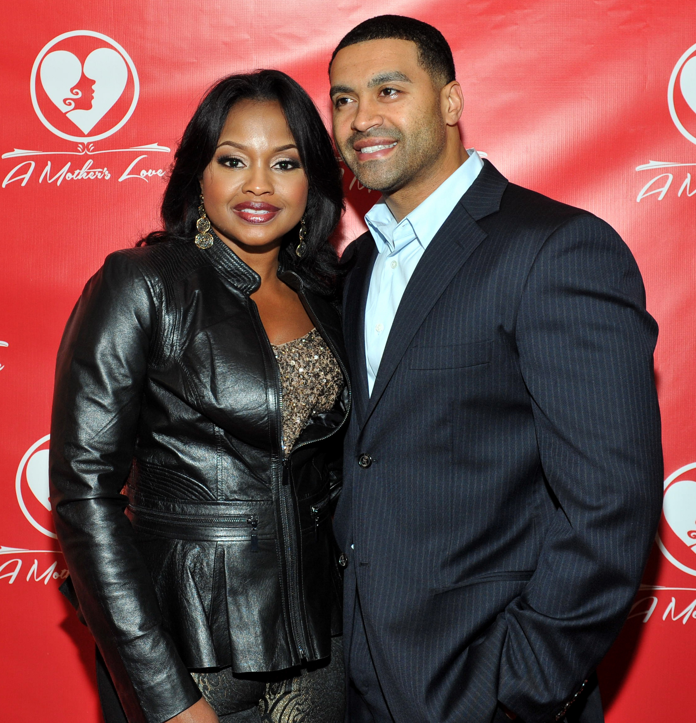 <p>During an interview with <a href="https://www.dailymail.co.uk/news/article-7230021/Phaedra-Parks-reveals-shes-moved-convict-ex-husband-dating-decade-younger-actor.html">DailyMailTV</a> that hit the Internet in July 2019, former "The Real Housewives of Atlanta" star Phaedra Parks revealed how she and <a href="https://www.wonderwall.com/news/former-housewives-star-phaedra-parks-finally-officially-divorced-jailed-husband-3007909.article">her ex-husband</a>, Apollo Nida, first met back in 1995: He saw her driving on an Atlanta highway and flagged her down. "He saw me, flagged me down, we met and he followed me home and walked up to my doorstep and said, 'Hey, I want you to be my girlfriend,'" she recalled, adding that at the time, her ex "was extremely nice, always very generous, just a really good guy." Phaedra met a later love, "The Haves and the Have Nots" actor Medina Islam, <a href="https://www.wonderwall.com/celebrity/couples/nikki-bella-artem-chigvintsev-official-boyfriend-celeb-love-life-news-mid-july-2019-hollywood-romance-report-3020391.gallery?photoId=1059064">on Raya</a>, an exclusive dating app for the rich and famous.</p>