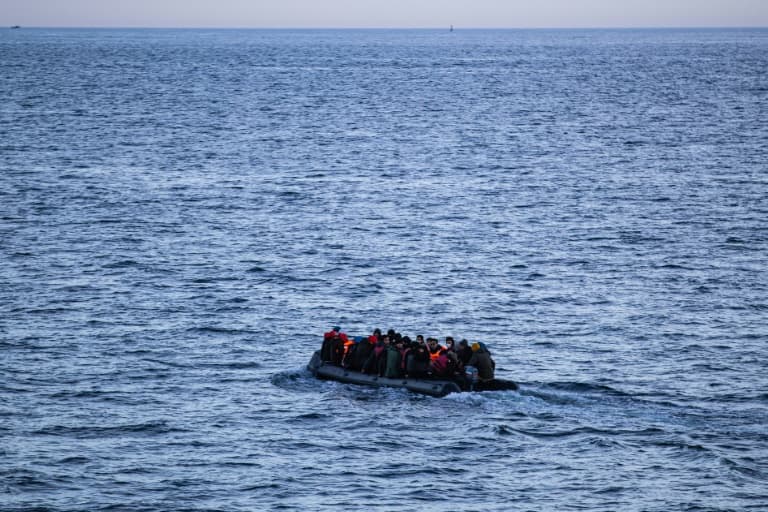 tentative de traversée de la manche: 132 migrants secourus en mer au large du pas-de-calais