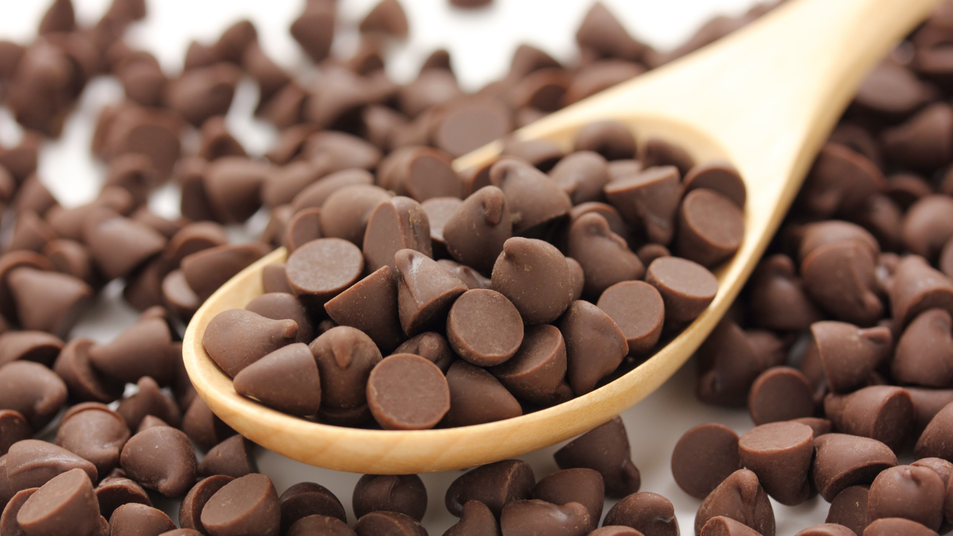 Рецепты с шоколадными каплями. Шоколадные дропсы Barry Callebaut. Бельгийский шоколад дропсы. Шоколадные чипсы Choco Chips. Молочный шоколад дропсы.