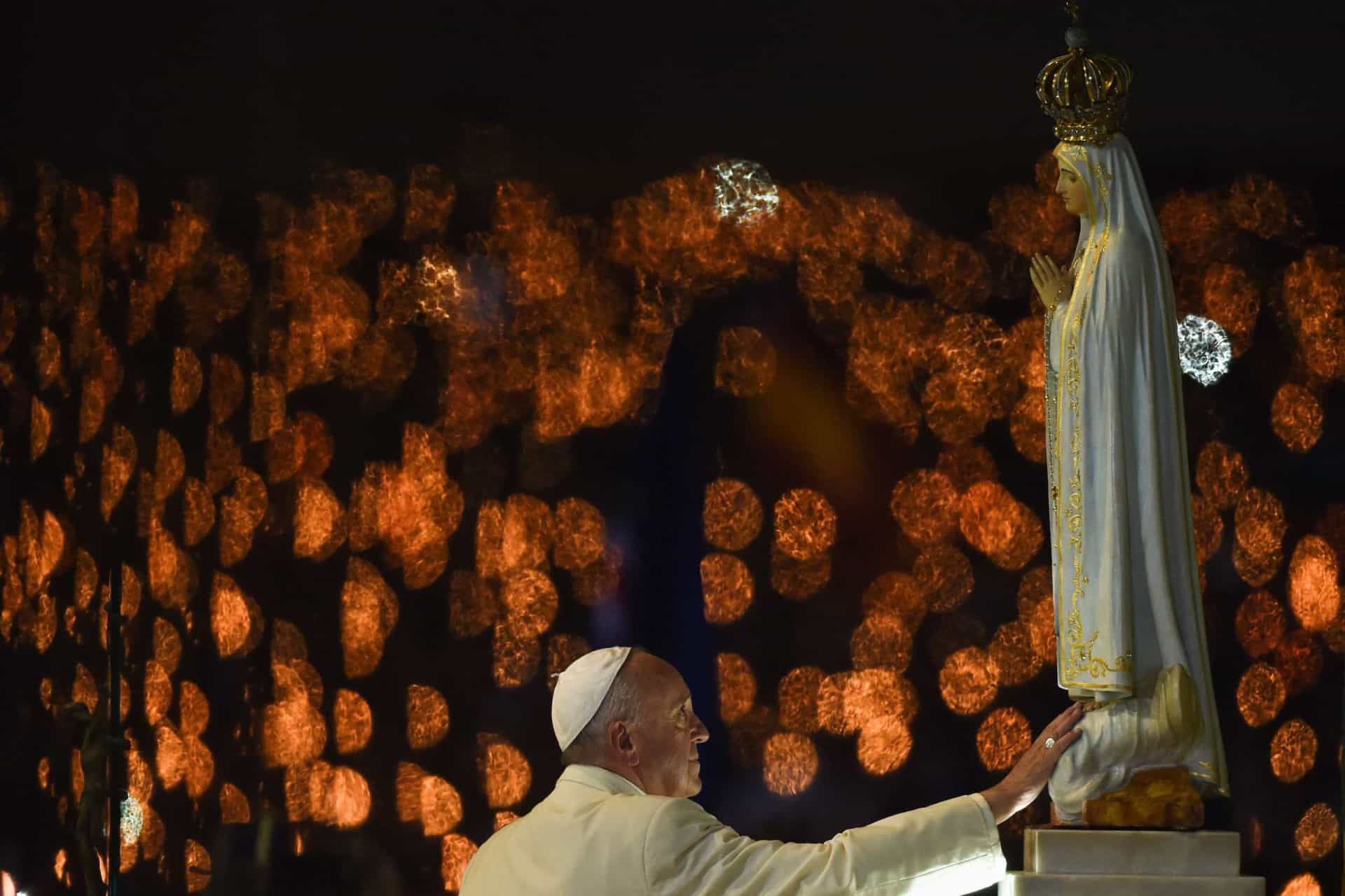 <p>En 2017, le pape François a officiellement reconnu le miracle et a canonisé Francisco et Jacinta Marto.</p>