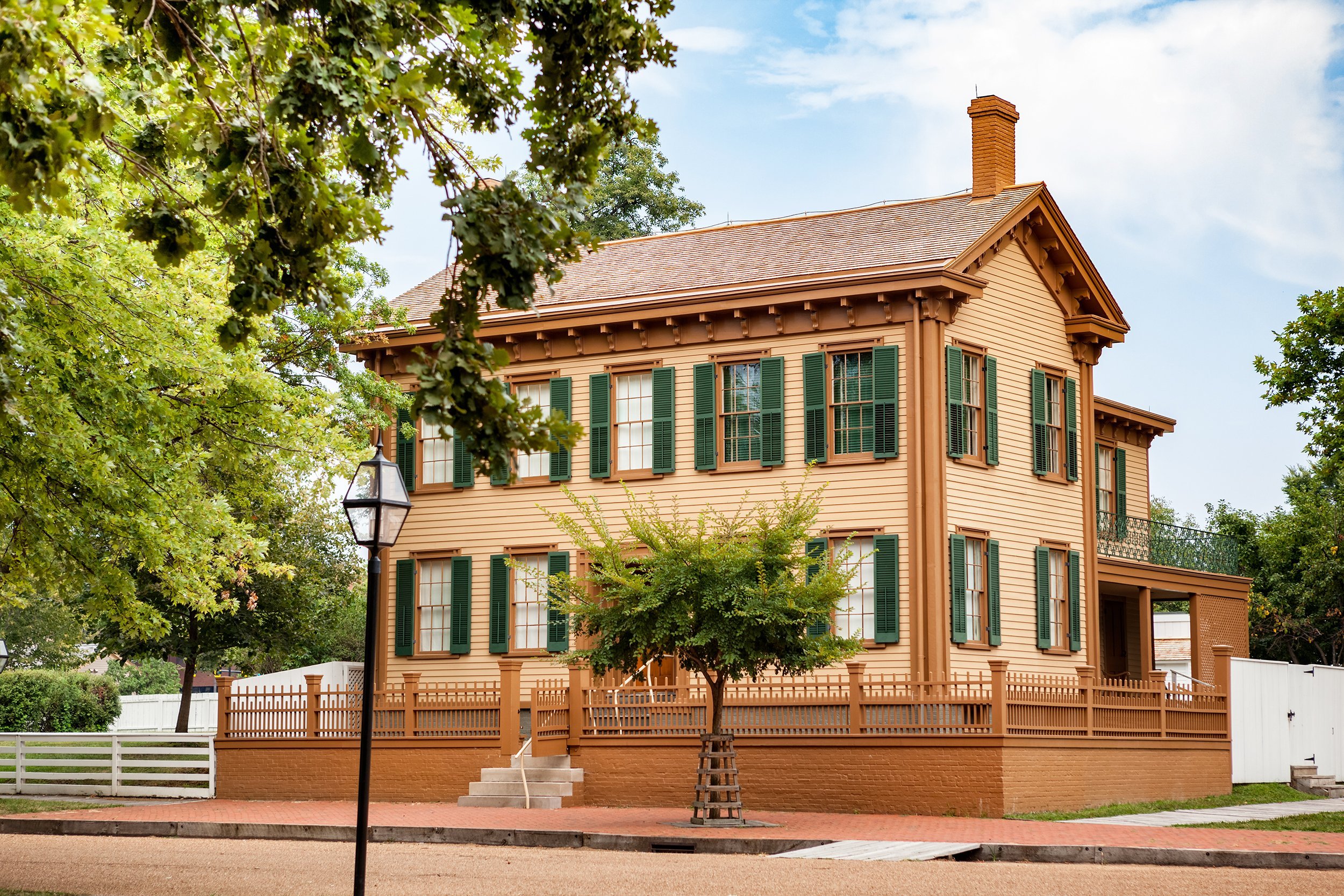 <p><a href="https://www.nps.gov/liho/index.htm">President Abraham Lincoln's home in Springfield</a> is free to visit, but a ticket for a ranger-led tour is required to enter the home. The tour takes about 20 to 25 minutes, and visitors learn about the Lincoln family's 17 years in the home and the 1860 presidential campaign. During the busy summer months, be sure to arrive early before tickets are all taken. </p><p><b>Related:</b> <a href="https://blog.cheapism.com/white-house-renovations/">How Presidents (and First Ladies) Changed the Look of the White House</a></p>