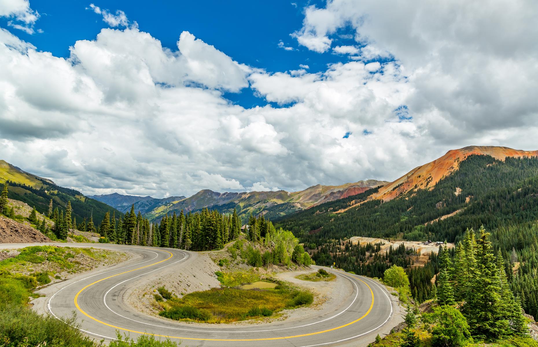 This 236-mile (380km) Scenic Byway cuts through the San Juan Mountains, which are carpeted with evergreen trees, capped with snow and peppered with photogenic, high-altitude towns. The Skyway is a looping road, extending over Routes 550, 160, 145 and 62, and it reaches from the picturesque town of Ridgway in the north, down to the little city of Durango in the south.