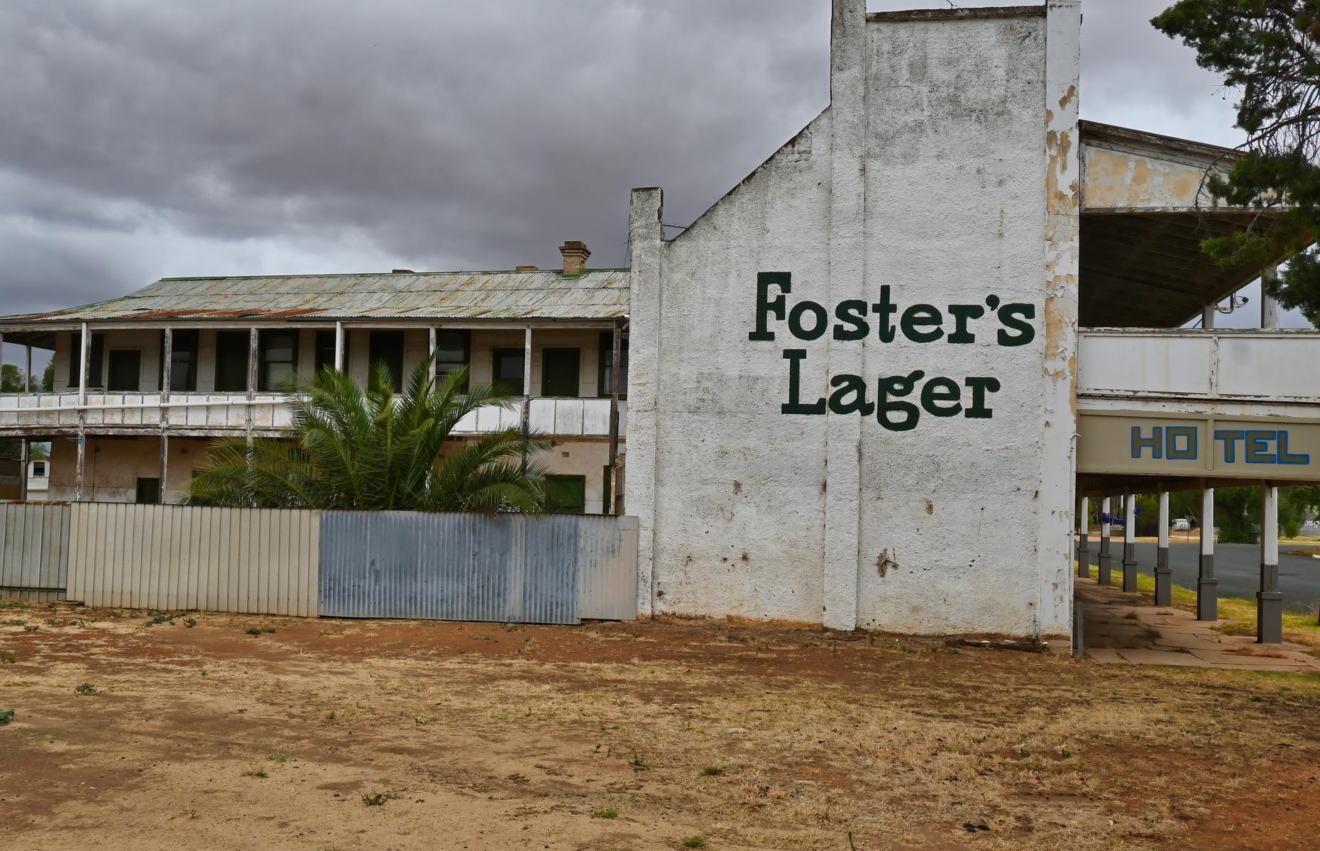<p>Australia’s country towns are dotted with old pubs where a cold beer, hot pie and yarn await thirsty travelers. Sadly though the taps have long dried up at Urana’s Royal George Hotel. The typical Aussie hostelry, with its corrugated tin roof and verandas, opened in 1926, but closed in 1998. It’s been left to deteriorate since then with sections of it partly demolished.</p>