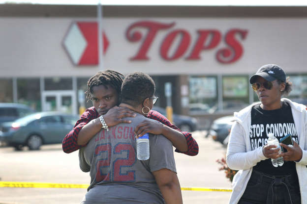 Diapositive 2 sur 17: Cet événement terrible s'est produit dix jours seulement après qu'un tueur a tiré sur dix personnes dans un supermarché de Buffalo, à New York.