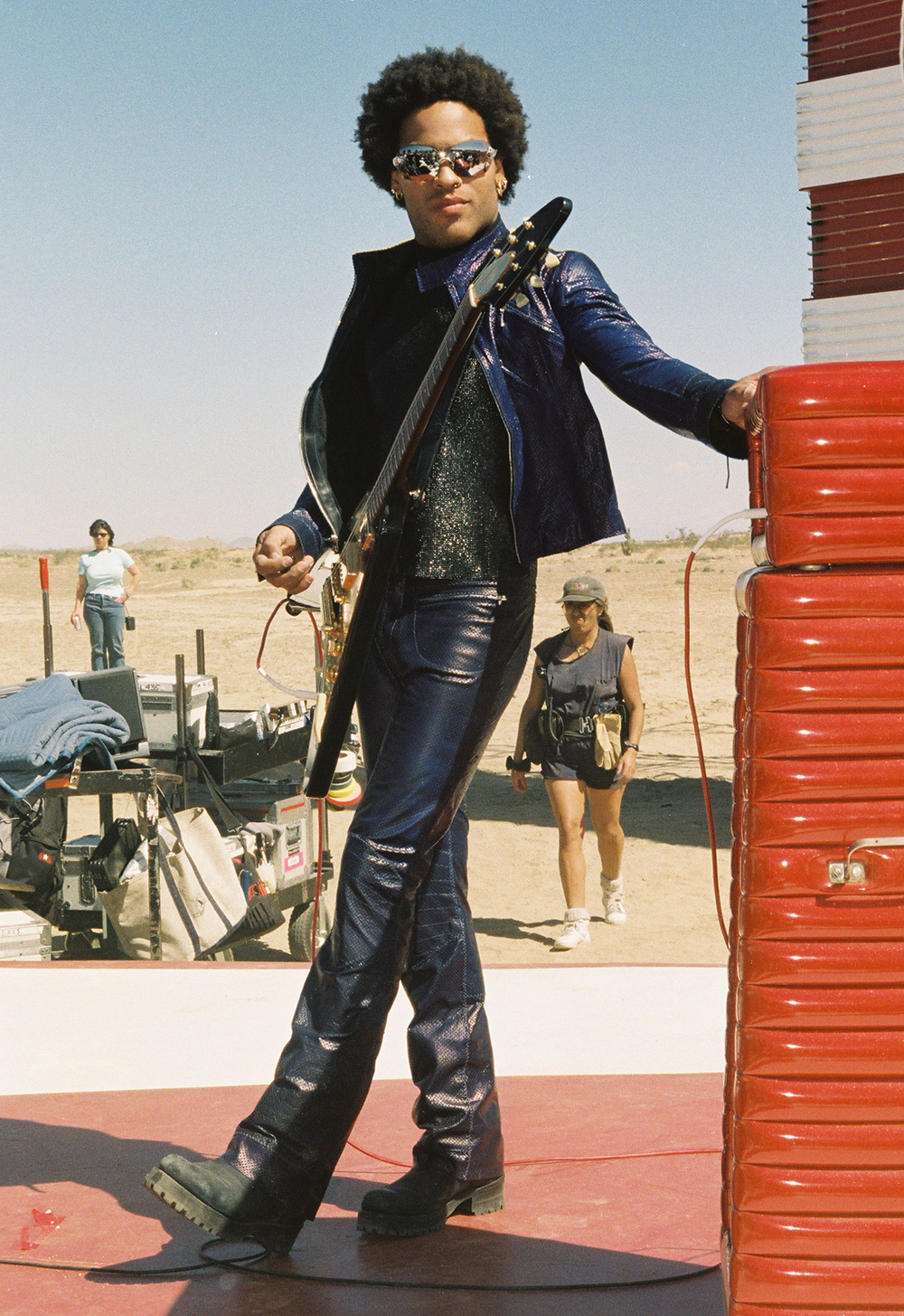 <p>Lenny Kravitz looked so cool in leather pants from his ‘American Woman’ Video Shoot. They shot the 1999 video in the middle of the California desert.</p>