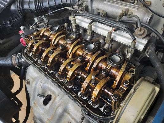 Cek bagian ini saat seal klep di mesin mobil bekas harus diganti (foto ilustrasi)