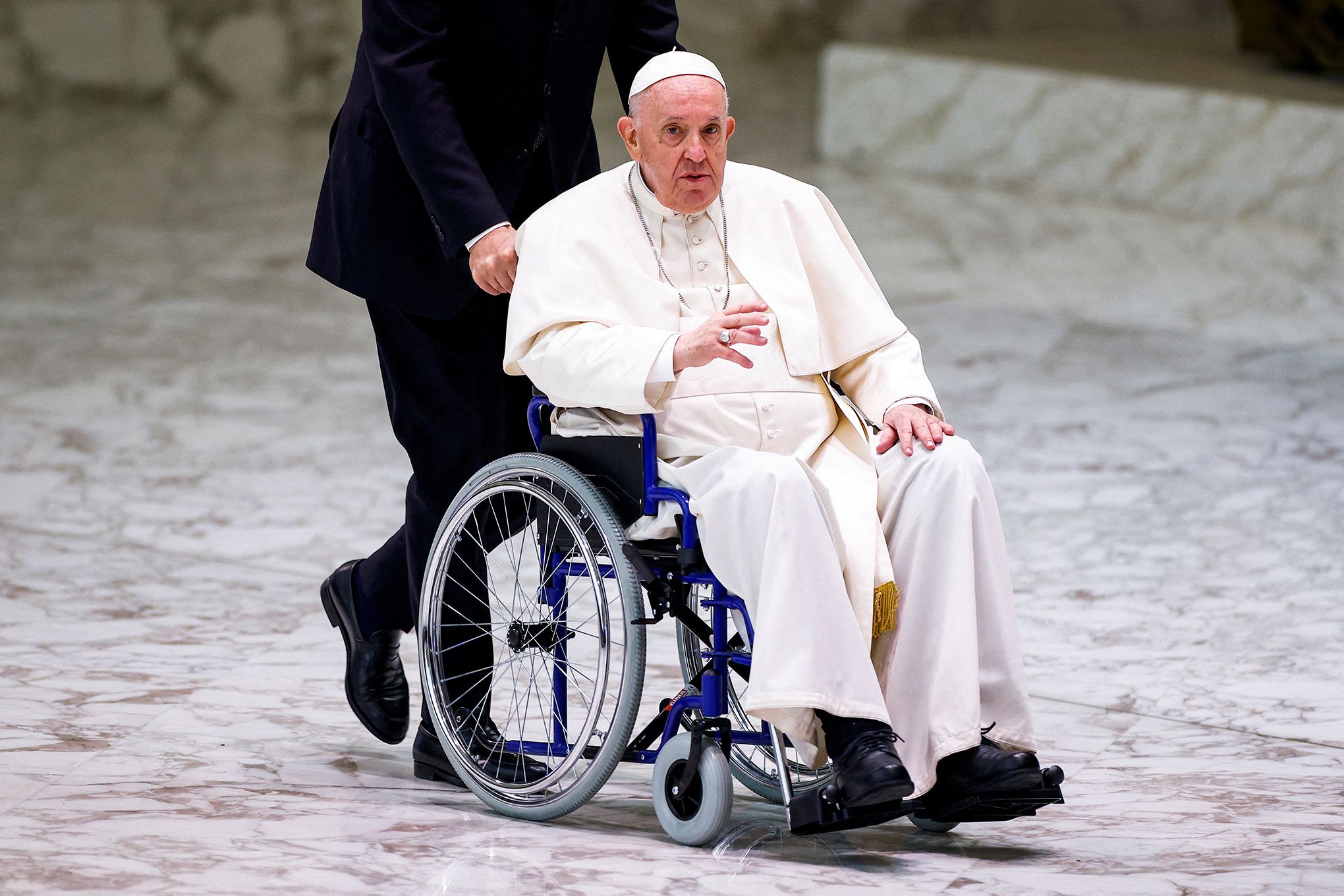 lo último: papa francisco ingresa al hospital tras cancelar su audiencia del miércoles