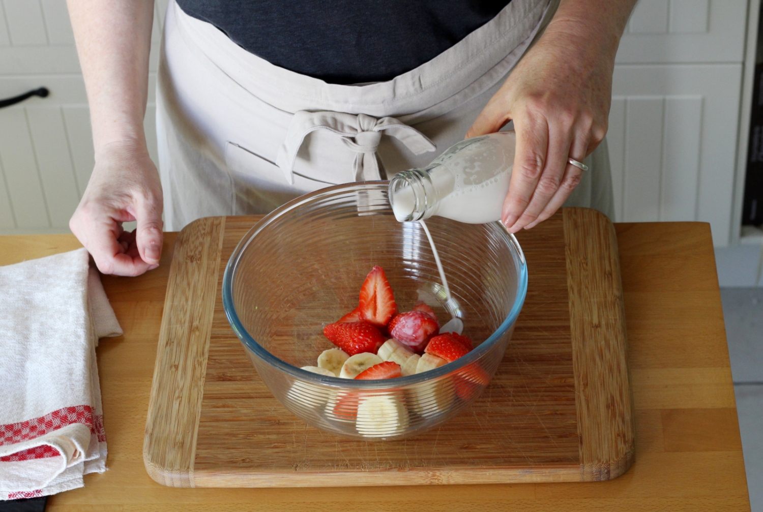 Unser Frühlings-Power-Frühstück: Smoothie-Bowl mit Erdbeeren, Kiwi und ...