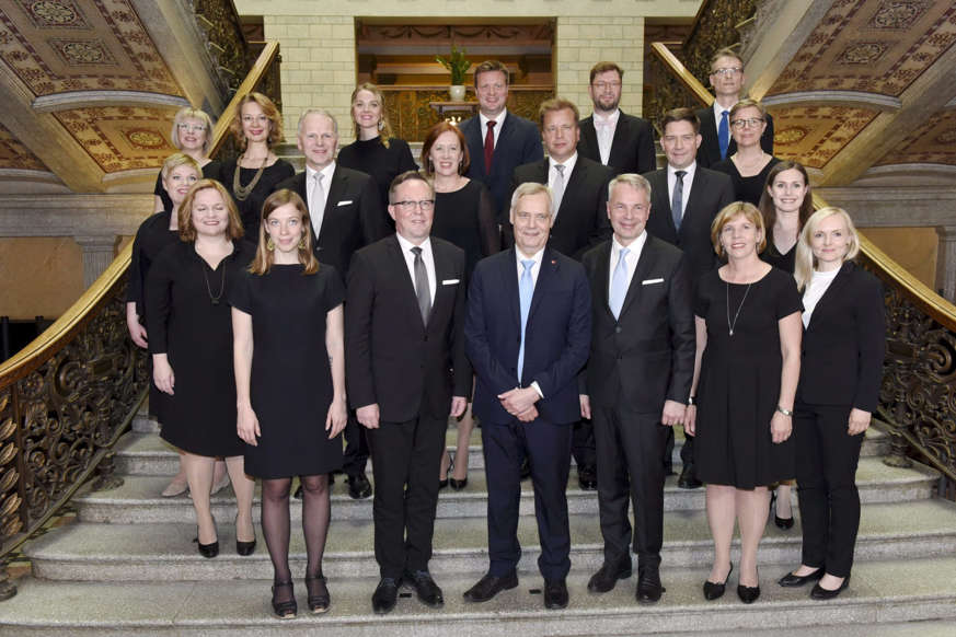 23 枚のスライドの 9 枚目: 2019年6月の総選挙で社会民主党が勝利し、アンティ・リンネがフィンランド首相に就任。サンナ・マリンは運輸通信大臣に任命され、政権の一翼を担うことになった。