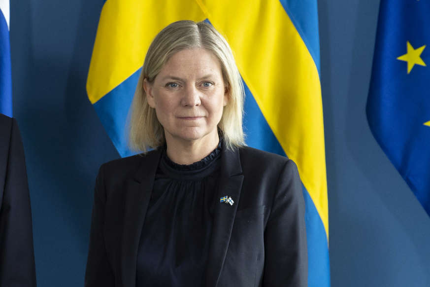 23 枚のスライドの 21 枚目: これによりスウェーデン史上初の女性首相が誕生した。マグダレナ・アンデション首相は、プライベートでは経済学教授のリチャード・フライバーグと落ち着いた家庭を築いている。