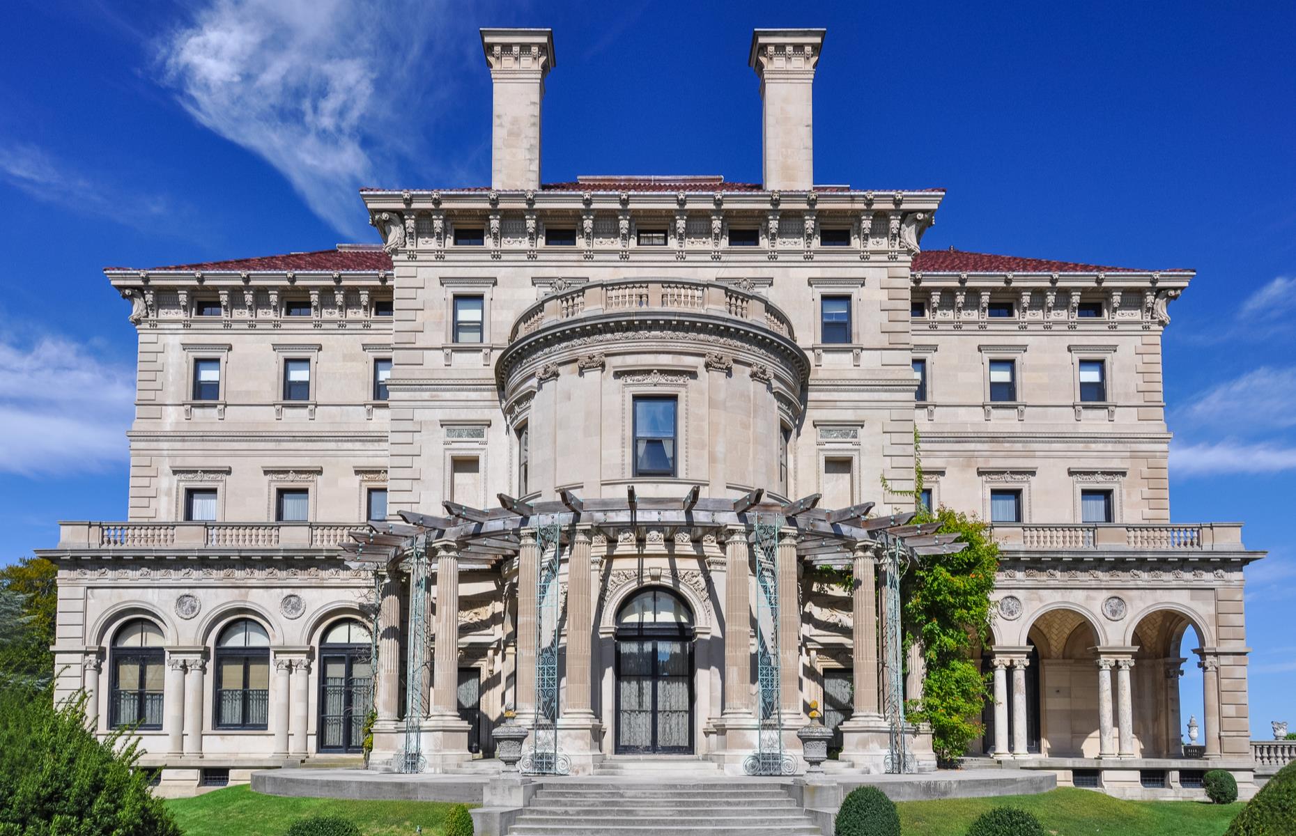<p>The most impressive of Newport's series of mansions is <a href="https://www.newportmansions.org/explore/the-breakers">The Breakers</a>, an elegant Italian Renaissance-style building, completed in 1895 for Cornelius Vanderbilt II. And the highlight of Vanderbilt's 70-room summer home is the Great Hall, with its hanging chandeliers and carved ceilings soaring to 45 feet (14m). Various guided tours weave their way around the sumptuous property. </p>