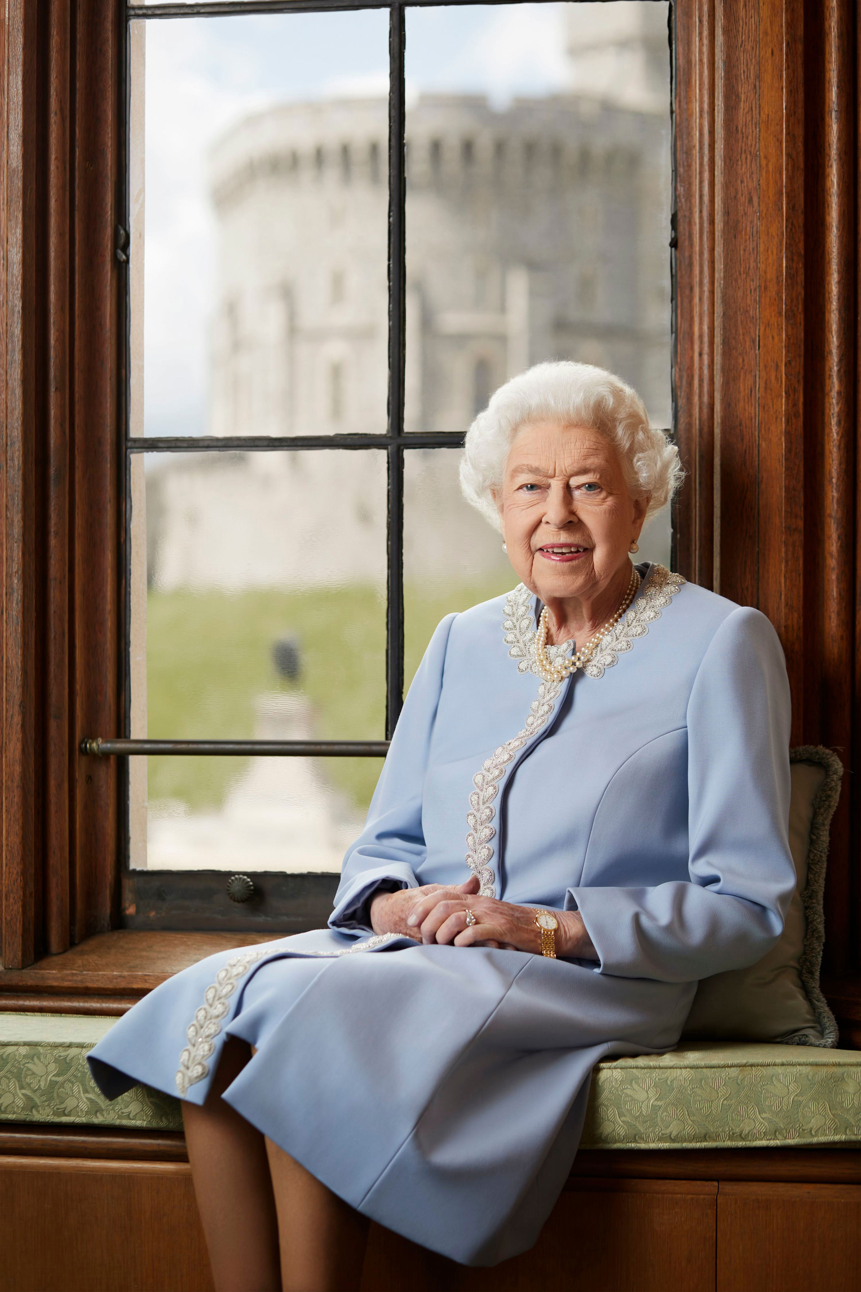 <p>Queen Elizabeth II sat for an official Platinum Jubilee portrait at her Windsor Castle home in Windsor, England, on June 1, 2022, marking 70 years on the throne. The next day, the U.K. kicked off four days of Platinum Jubilee celebrations.</p>