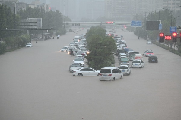 κίνα: κόκκινος συναγερμός για καταρρακτώδεις βροχές στις νότιες περιοχές της χώρας