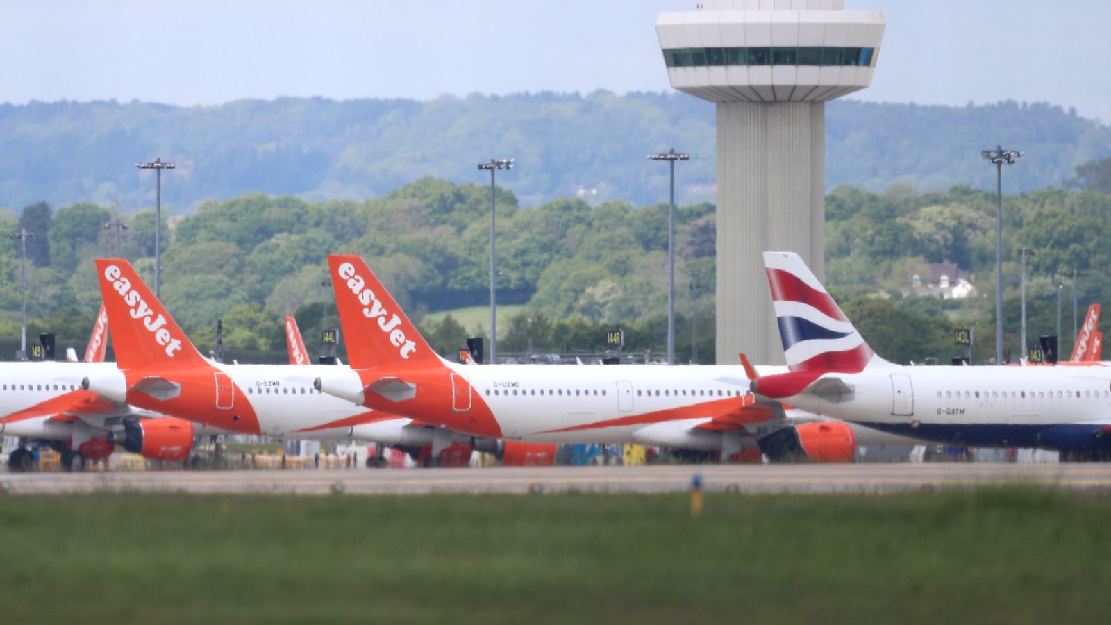 easyjet suspends flights to israel after iran attack causes travel chaos