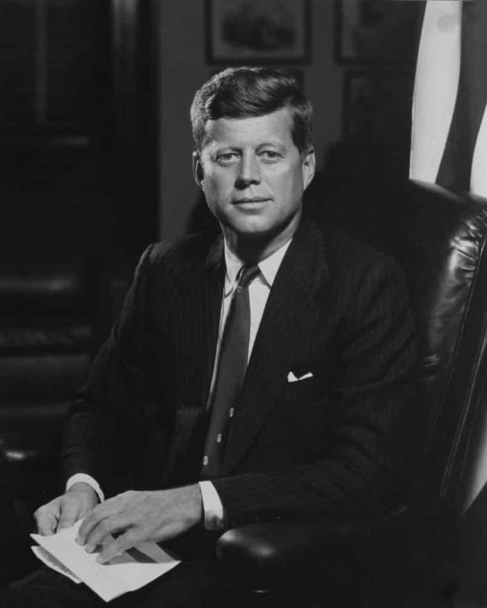 2 de 37 Fotos na Galeria: Após usar sua juventude e boa aparência a seu favor durante o primeiro debate presidencial televisionado do mundo, JFK foi eleito presidente dos EUA em 1960.