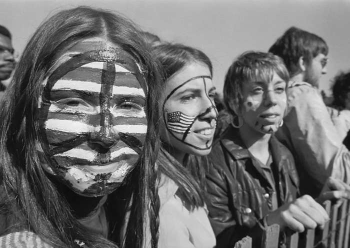 12 de 37 Fotos na Galeria: As universidades eram o centro dos movimentos de protesto anti-guerra e se tornaram uma dor de cabeça para o governo de Richard Nixon. Durante um protesto na Universidade Estadual de Kent, a Guarda Nacional de Ohio abriu fogo contra a multidão de manifestantes, matando quatro estudantes e ferindo outros nove.