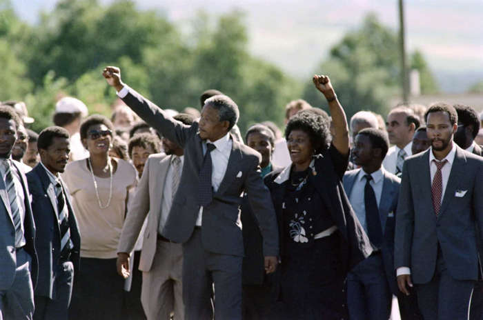 32 de 37 Fotos na Galeria: Ícone da democracia e da justiça social, Mandela foi preso por seus esforços anti-apartheid e passou quase 27 anos na prisão. A pressão internacional sobre o governo sul-africano pela sua libertação aumentou. Ele foi finalmente libertado da prisão em 11 de fevereiro de 1990 e tornou-se presidente da África do Sul em 1994.