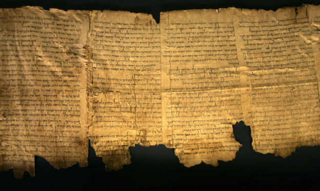 Folie 1 von 28: Es handelt sich um einen der größten archäologischen Funde des 20. Jahrhunderts. Versteckt in Höhlen in der Wüste wurden die "Schriftrollen vom Toten Meer" als alte jüdische Manuskripte identifiziert – die einzigen bekannten überlebenden biblischen Dokumente, die vor 100 n. Chr. geschrieben wurden. Die 1946 von beduinischen Schafhirten entdeckten Pergamentrollen sind von immenser historischer, religiöser und sprachlicher Bedeutung und geben Aufschluss über Ereignisse, die sich vor mehr als 2.000 Jahren zugetragen haben.Stöbern Sie in dieser Galerie und erfahren Sie mehr über die Geschichte dieser historischen Zufallsbegegnung.Sie können auch mögen: Die Orte sind schlichtweg lebensgefährlich