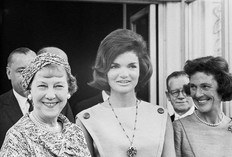 <p>                     Mamie Eisenhower did not want to leave the White House and viewed Jackie Kennedy as a young, and inexperienced, "college girl" who she couldn't envision filling her position of First Lady.                   </p>