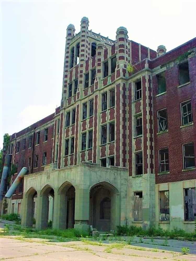 <p>The Waverly Hills Sanatorium was the place where many victims of tuberculosis would come to rest...and die. Numerous ghosts have been reported on site, as well as other paranormal activity. </p>