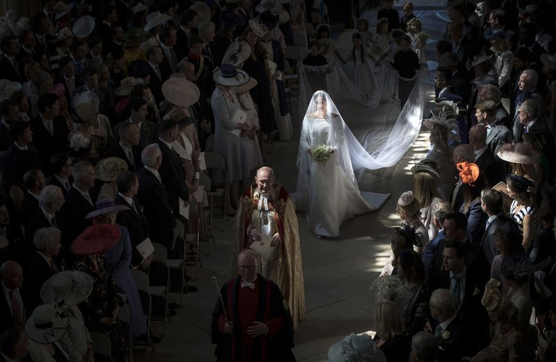 <p>                     After her father was unable to attend her wedding ceremony, Markle chose to walk herself down the aisle.                   </p>