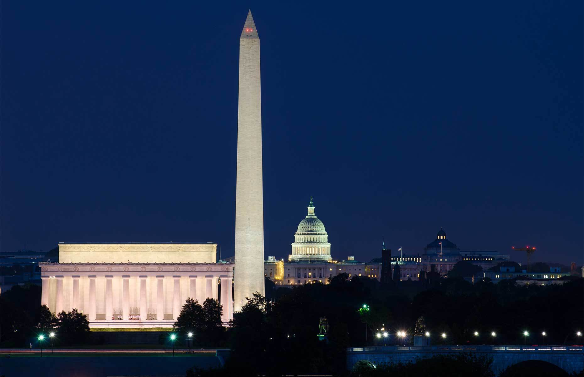 <p class="p1"><span>Washington is the seat of political power in the United States and offers numerous sightseeing possibilities, such as the <a href="https://washington.org/find-dc-listings/white-house-visitor-center" rel="noreferrer noopener"><span>White House</span></a>, <a href="https://washington.org/dc-neighborhoods/capitol-hill" rel="noreferrer noopener"><span>Capitol Hill</span></a>, the <a href="https://washington.org/find-dc-listings/washington-monument" rel="noreferrer noopener"><span>Washington Monument</span></a>, and <a href="https://washington.org/find-dc-listings/museums" rel="noreferrer noopener"><span>several museums</span></a>. Make the most of every minute by opting for <a href="https://www.getyourguide.com/-l62/?cmp=ga&campaign_id=167246500&adgroup_id=10617318220&target_id=kwd-98837460820&loc_physical_ms=9000555&match_type=e&ad_id=377847783574&keyword=quoi+faire+washington+dc&ad_position=1t1&feed_item_id=&placement=&partner_id=CD951&gclid=EAIaIQobChMIm77E0bSZ5QIVzZ-zCh0uSwUiEAAYASAAEgJ1o_D_BwE&utm_force=0" rel="noreferrer noopener"><span>guided evening tours</span></a>.</span></p>