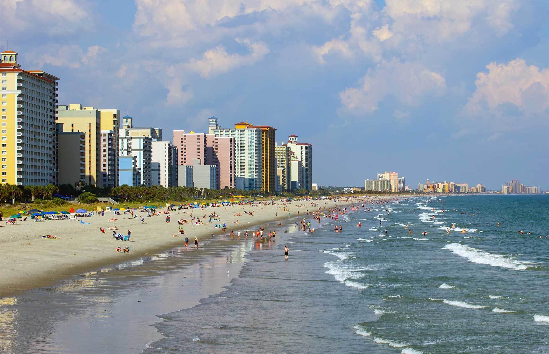 <p class="p1"><span>Myrtle Beach’s white sands stretch for over <a href="https://voyage.caaquebec.com/en/destinations/north-america/myrtle-beach/" rel="noreferrer noopener"><span>one hundred kilometres</span></a>. Indulge in long walks beside crashing waves or take in a round at one of the 120 nearby <a href="https://www.playgolfmyrtlebeach.com/courses/" rel="noreferrer noopener"><span>golf courses</span></a>.</span></p>