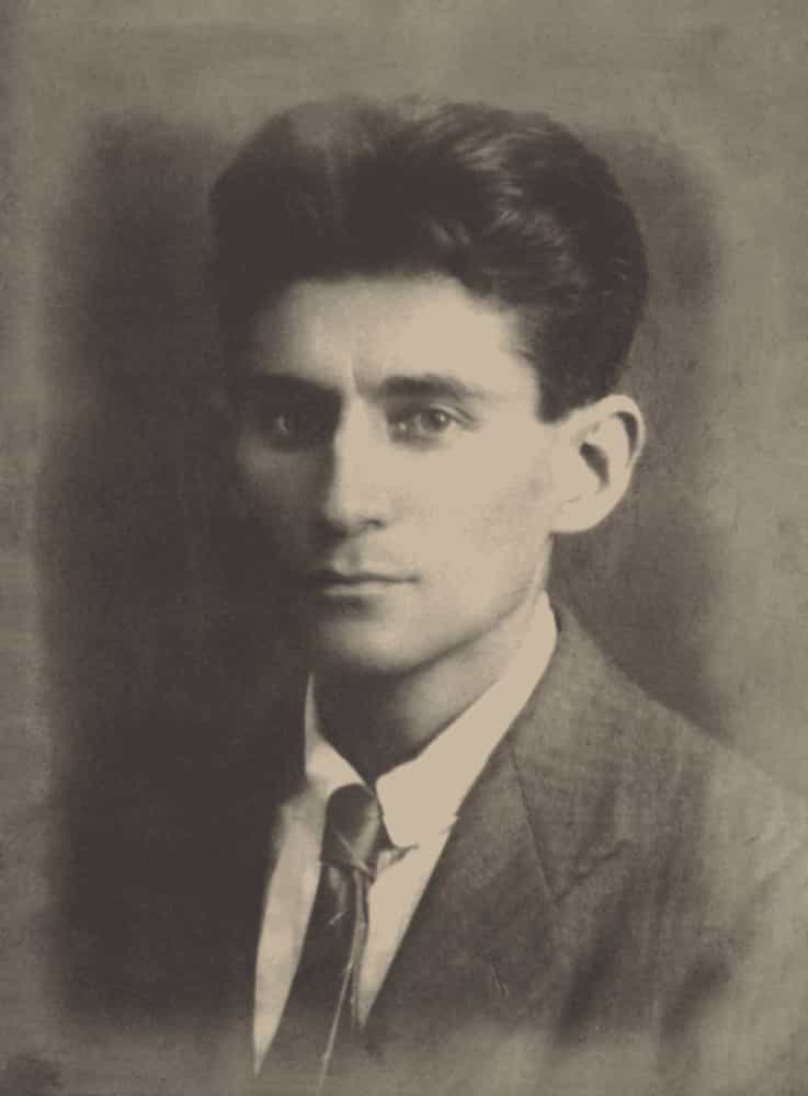 <p>El autor Franz Kafka estaba notoriamente ansioso por su salud e incorporó este tema a su obra. Comenzó a desarrollar una enfermedad en 1917, que se creía que era la aparición temprana de la tuberculosis, y años después, falleció.</p>
