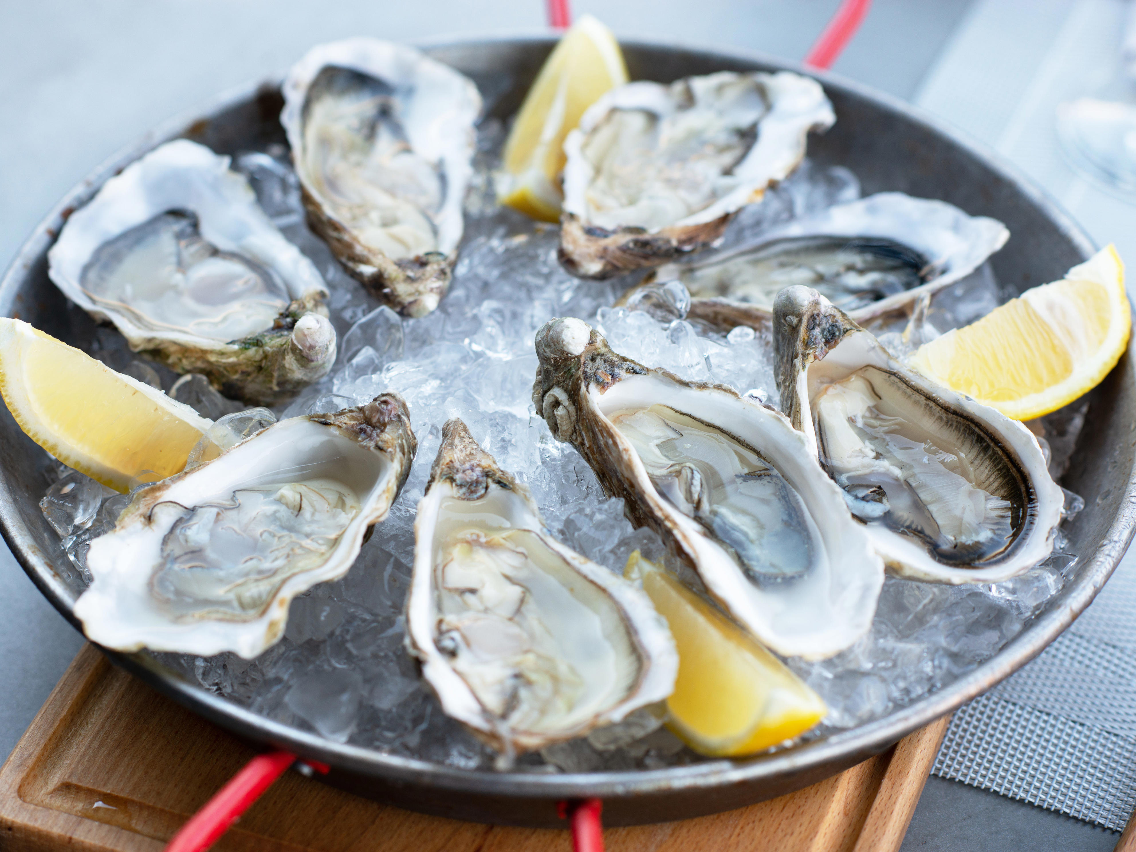 A 54-year-old man in Missouri was infected with flesh-eating bacteria from raw oysters and died - Vimarsana News