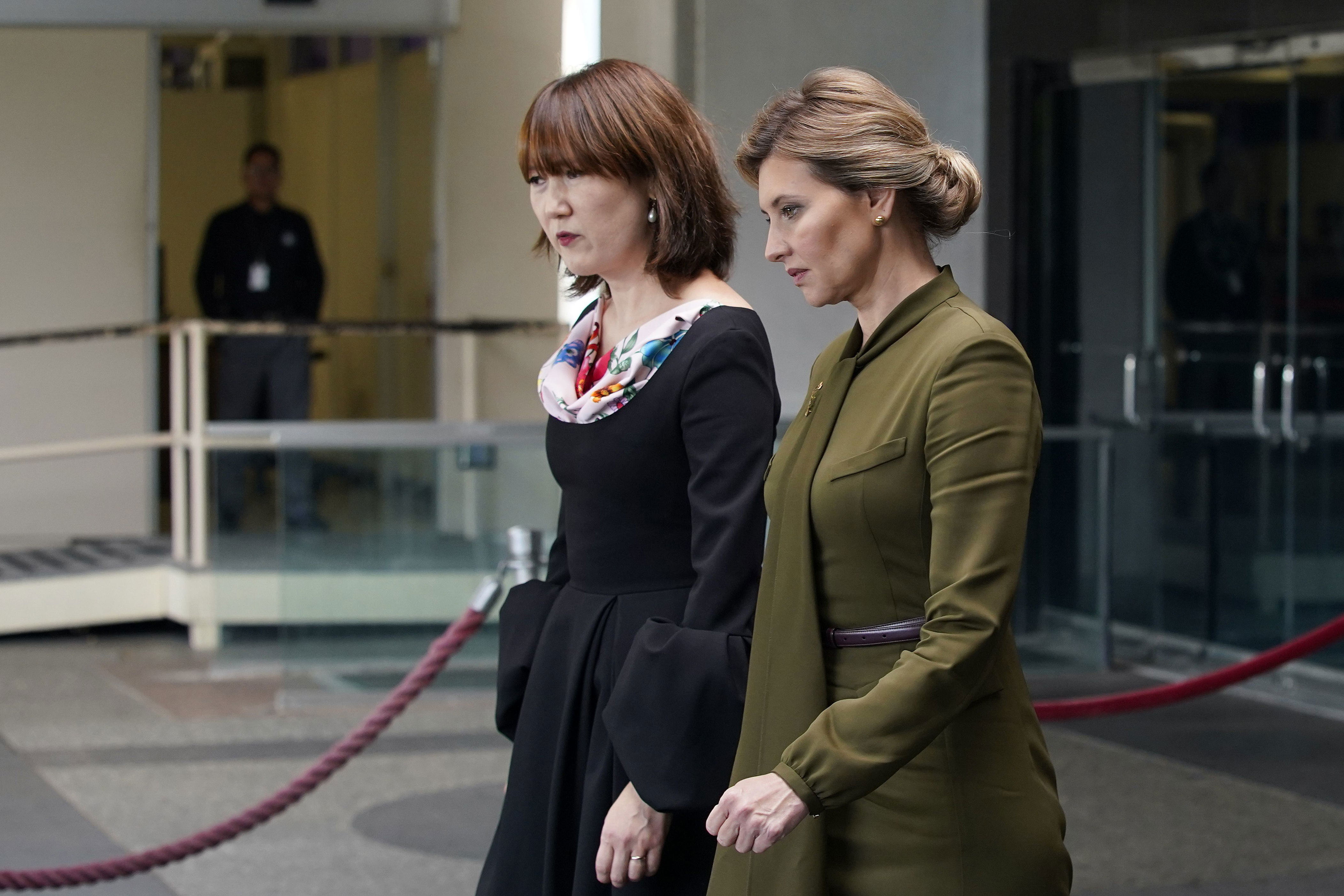 russia seizes crimean home of ukrainian first lady olena zelenska