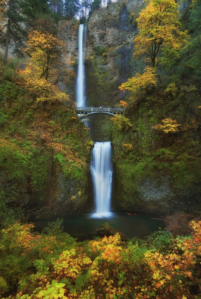 10 of the BEST Waterfalls in the US- Easy Hikes and Big Views