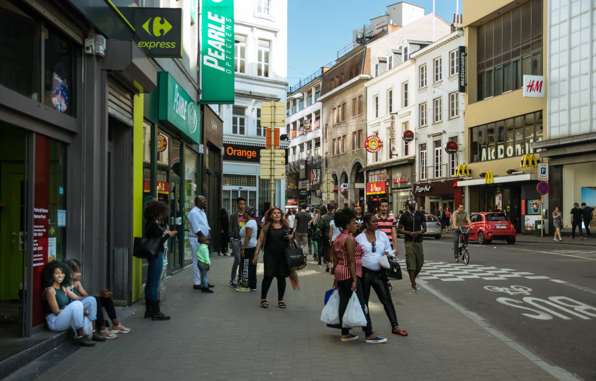 Brussels is known for its rich cultural diversity. Portuguese, Congolese, French, Moroccans, Turks... the list of different communities living together in Brussels is a long one! The neighborhoods of Matongé, Gare du Midi, and Châtelain reflect this melting pot of culture.