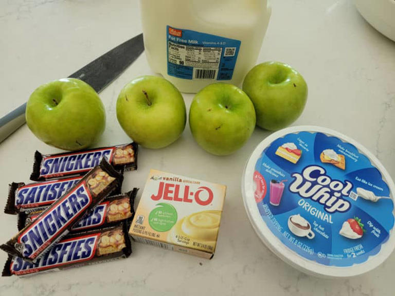 Easy Creamy Apple and Snickers Salad Recipe