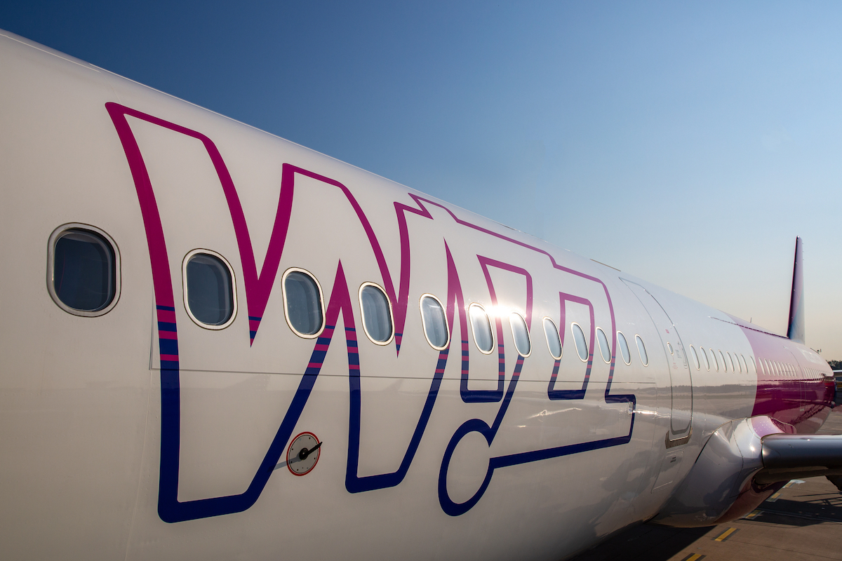 Bring air. Wizz Air авиакомпания. Авиакомпания Вирджин. Будапешт с самолета. Международный аэропорт Венгрия Wizz Air.