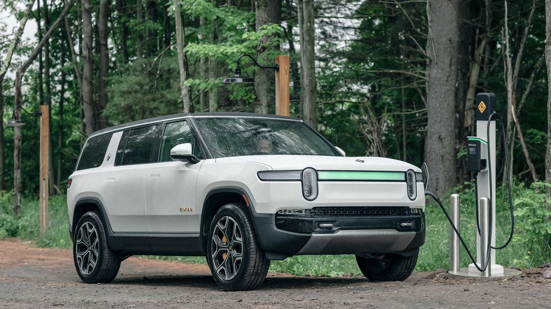 Rivian R1S DualMotor Large Pack Gets Up To 352 Miles Of EPA Range