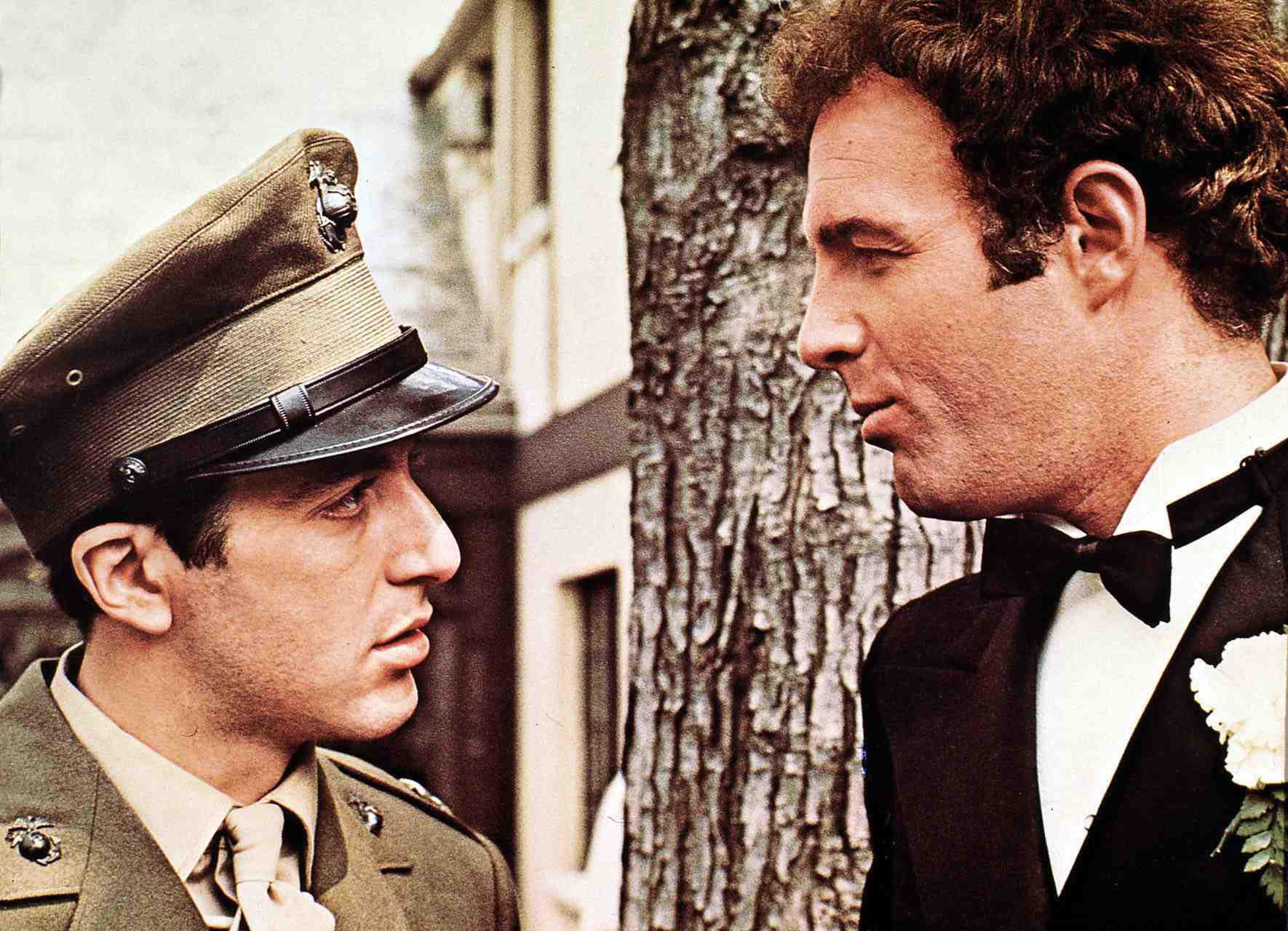 <p>De hecho, desde Paramount querían que James Caan diera vida a Michael Corleone, papel que Coppola insistió en que fuera para Al Pacino. Al final, todos contentos. Salvo Carmine Caridi, claro.</p>