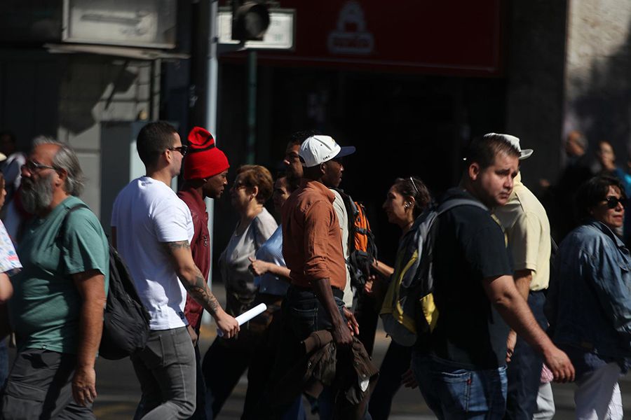 visas laborales: venezolanos siguen liderando en el primer trimestre de 2024, pero registran una caída de casi 40%