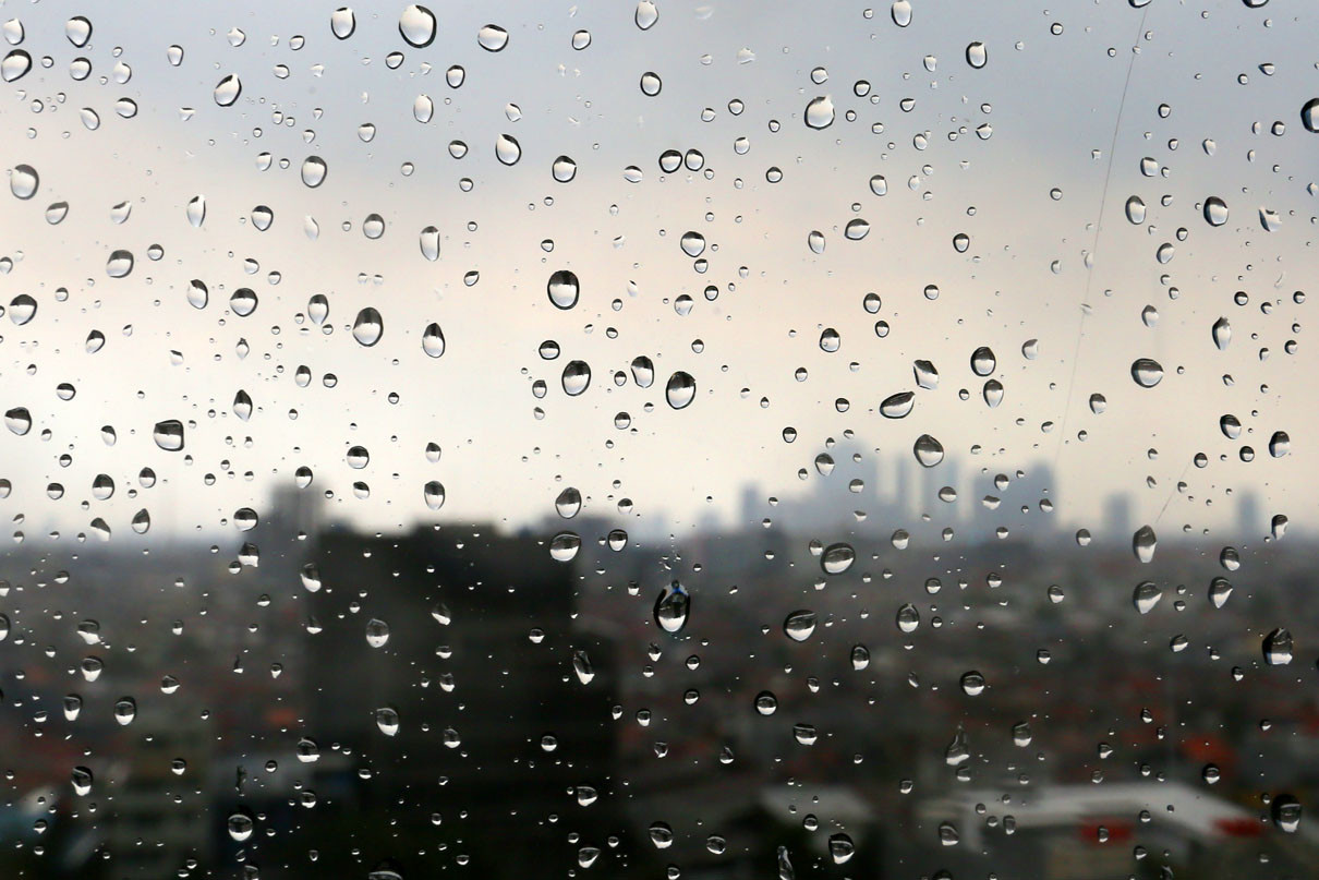 cuaca jawa timur 23 april 2024, siang-malam gerimis dan hujan lebat