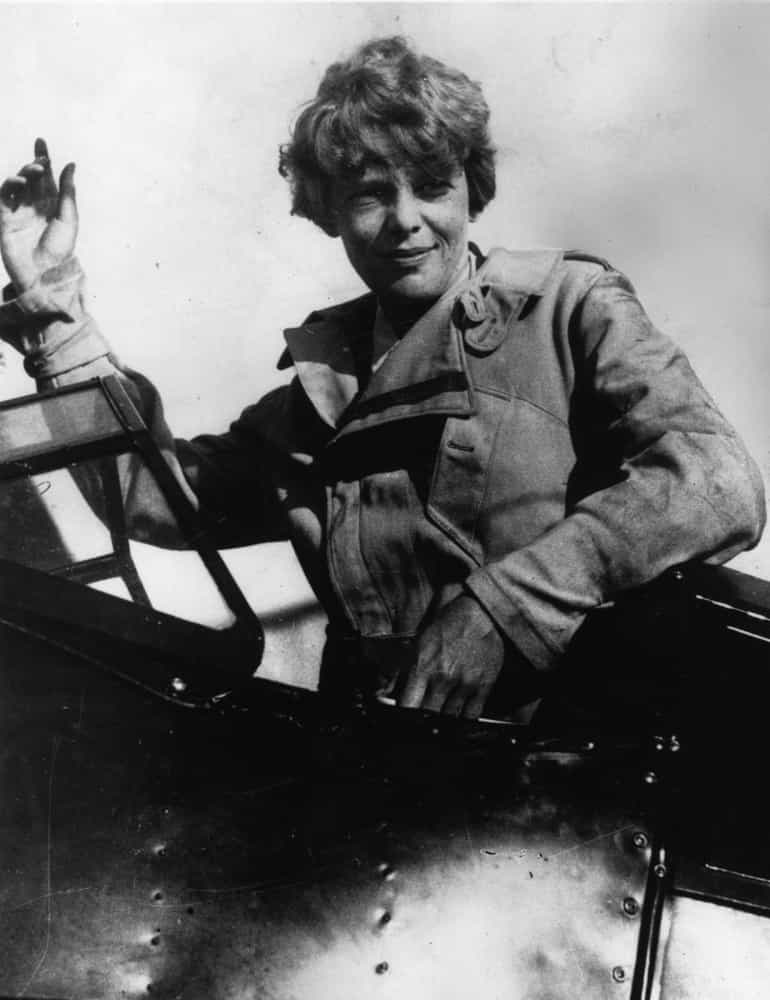 Amelia Earhart se formó como enfermera de la Cruz Roja para ayudar a los soldados que regresaban de las trincheras durante la Primera Guerra Mundial.